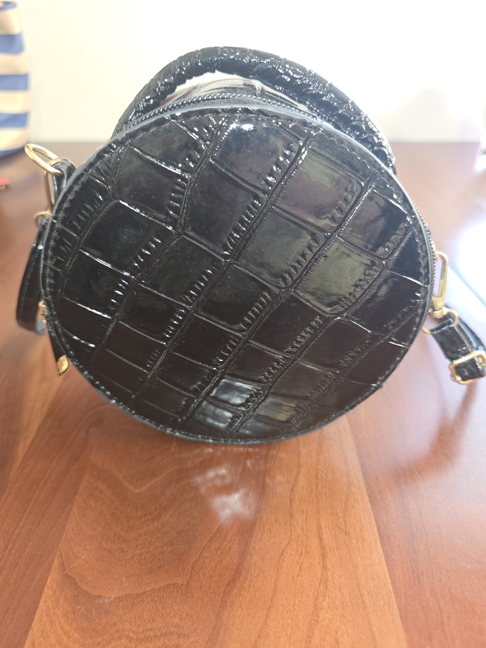 Black Croc-Texture Round Crossbody Bag with Detachable Strap